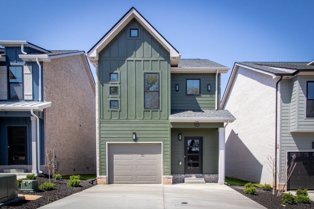 10 Holland Park West, Clarksville