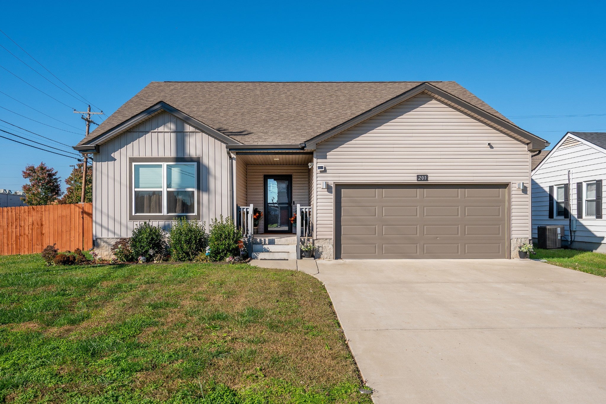 Photo of Listing #3040012