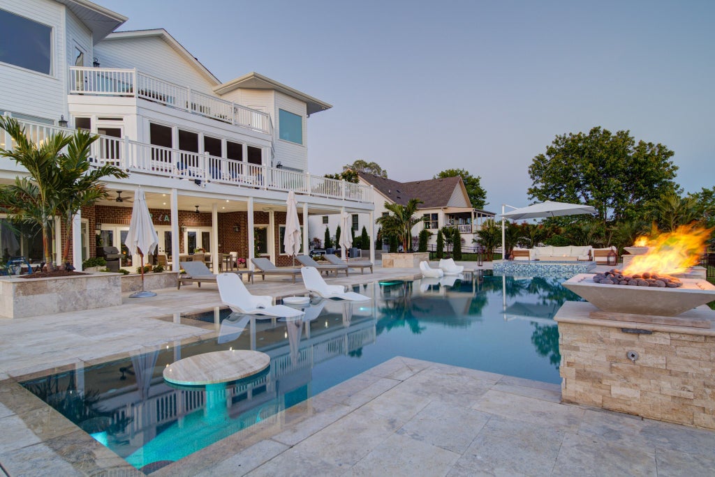 1060 Lakeshore Dr, Gallatin