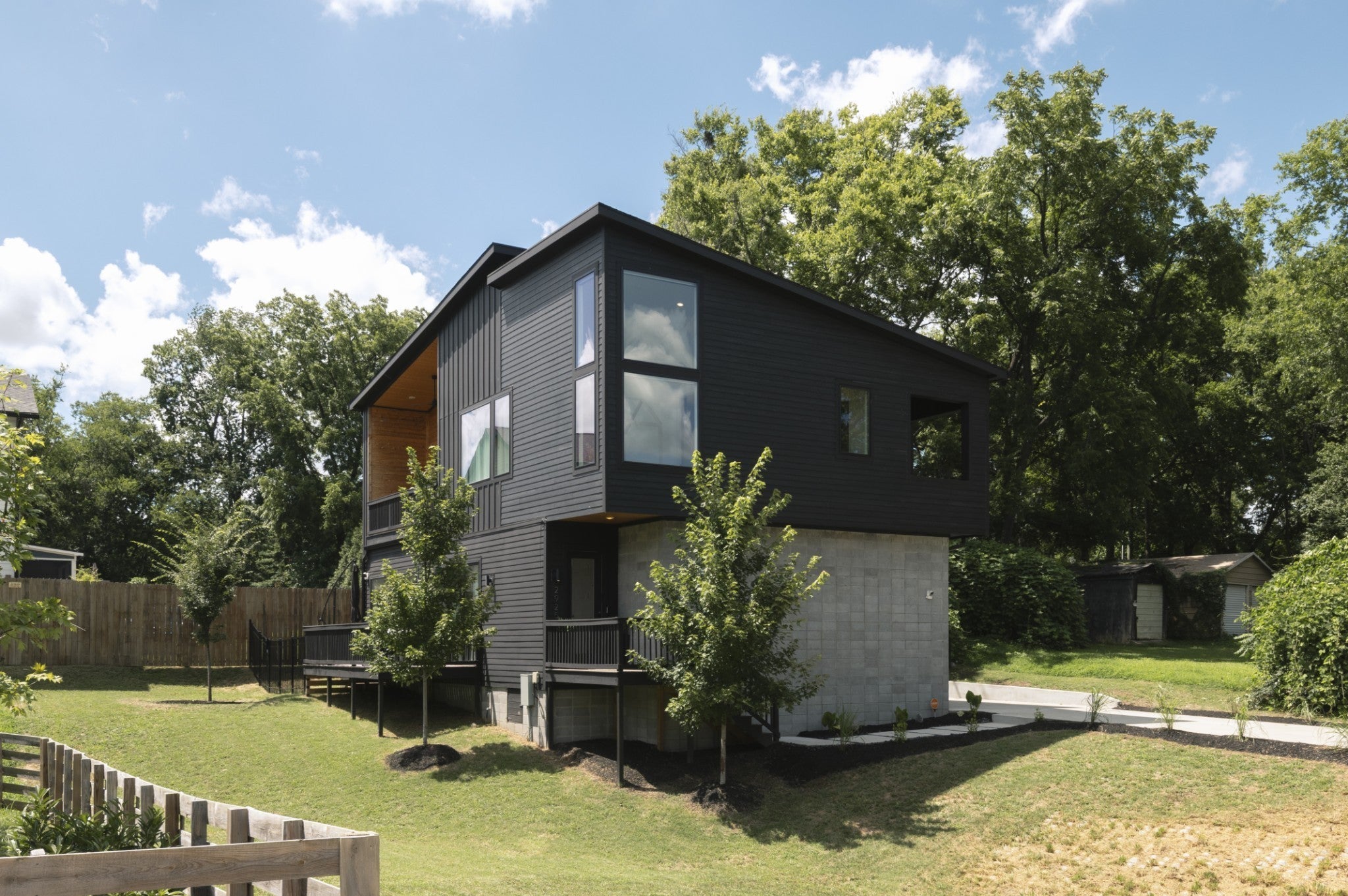 Photo of Listing #3041558