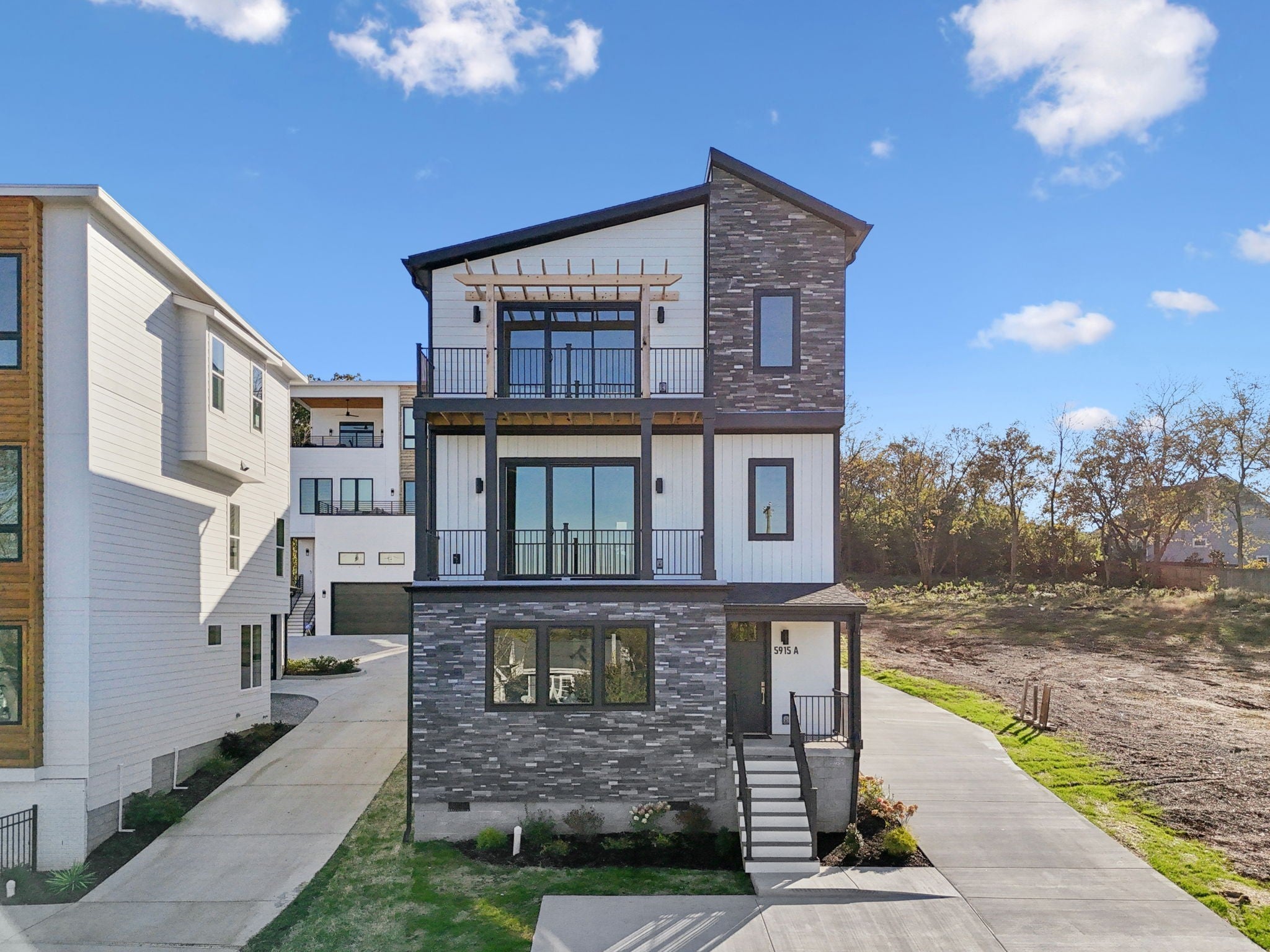 Photo of Listing #3041917