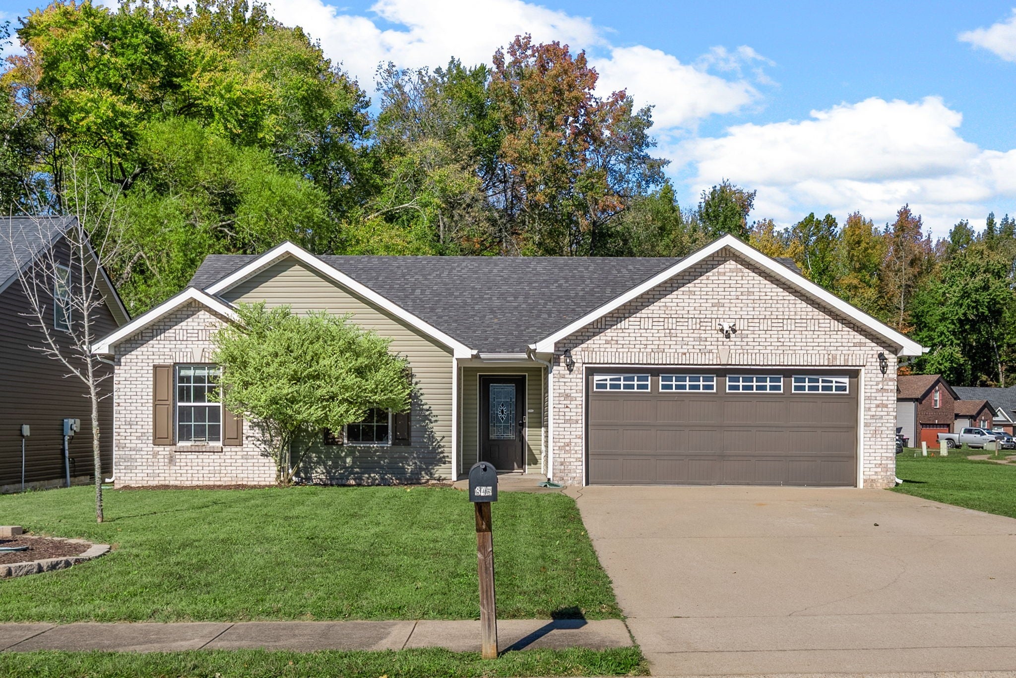 Photo for MLS 3042046 in 845 Shelton Cir Clarksville, TN - 37042