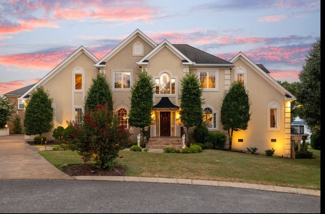 105 S Governors Cv, Hendersonville