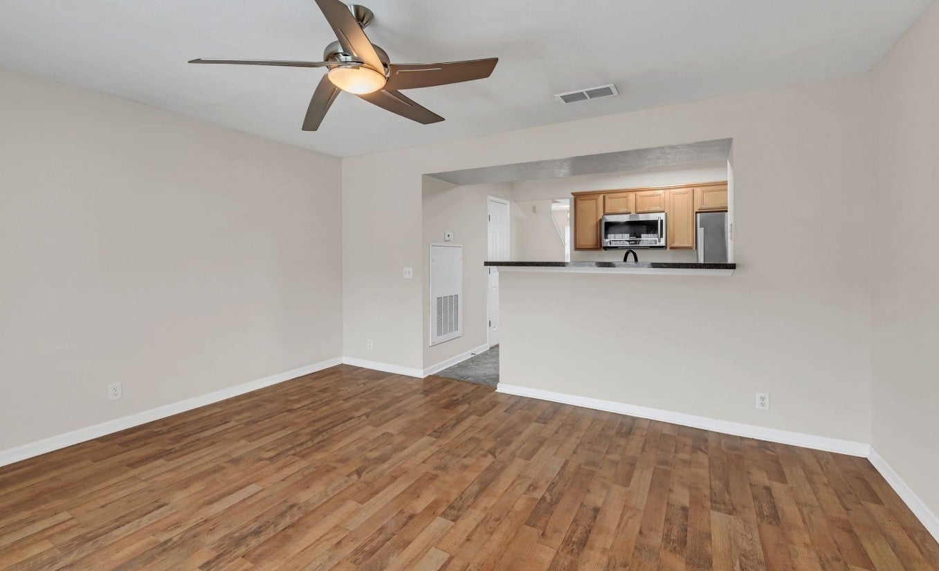 Photo of Listing #3042875