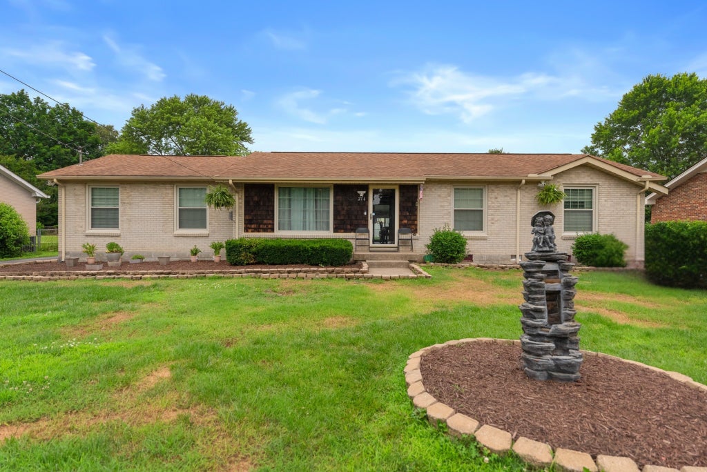 216 Southburn Dr, Hendersonville