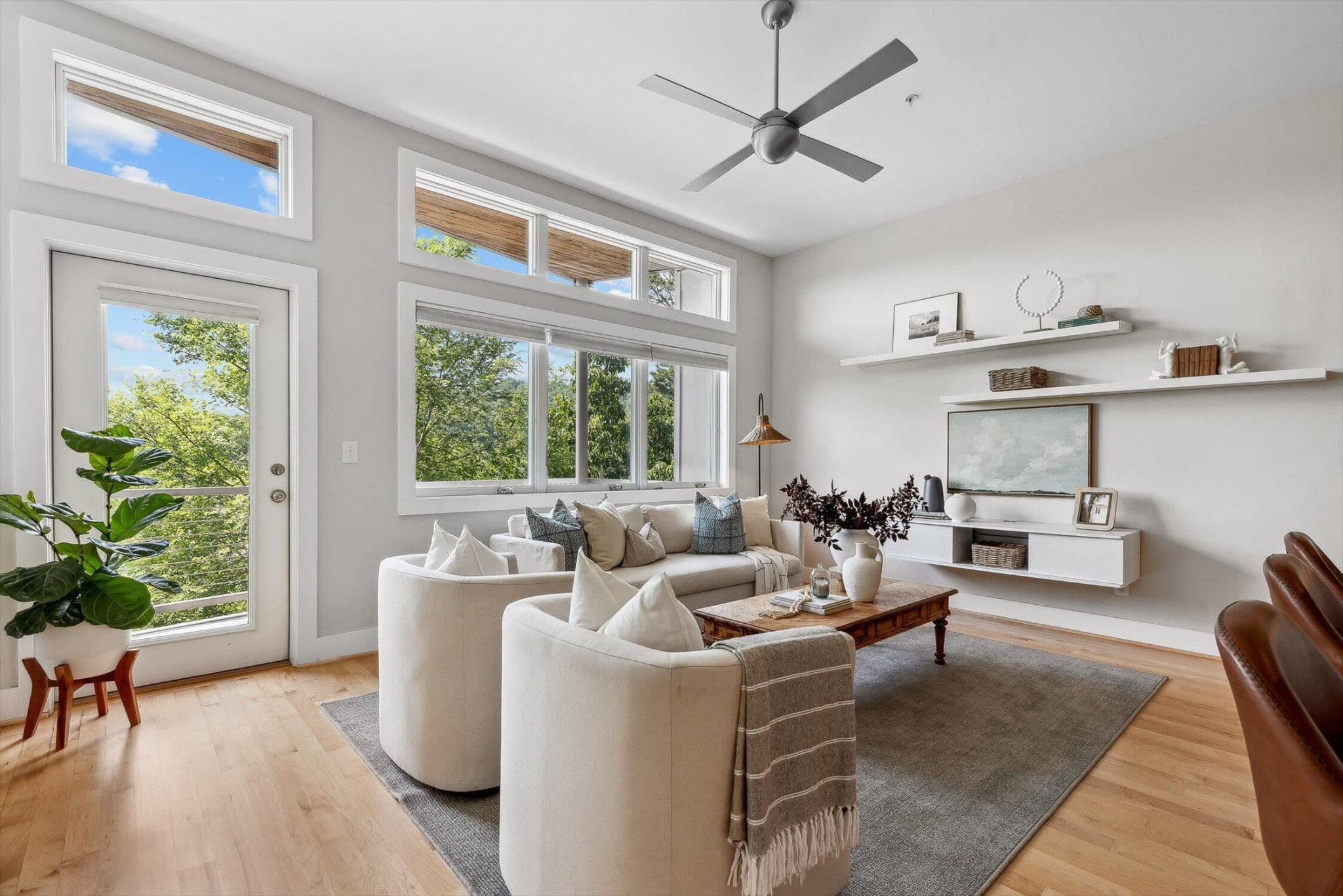 Photo of Listing #3043035