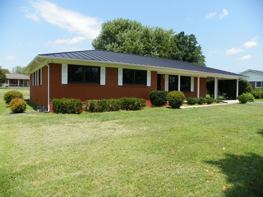 202 Gillen Dr, Sparta