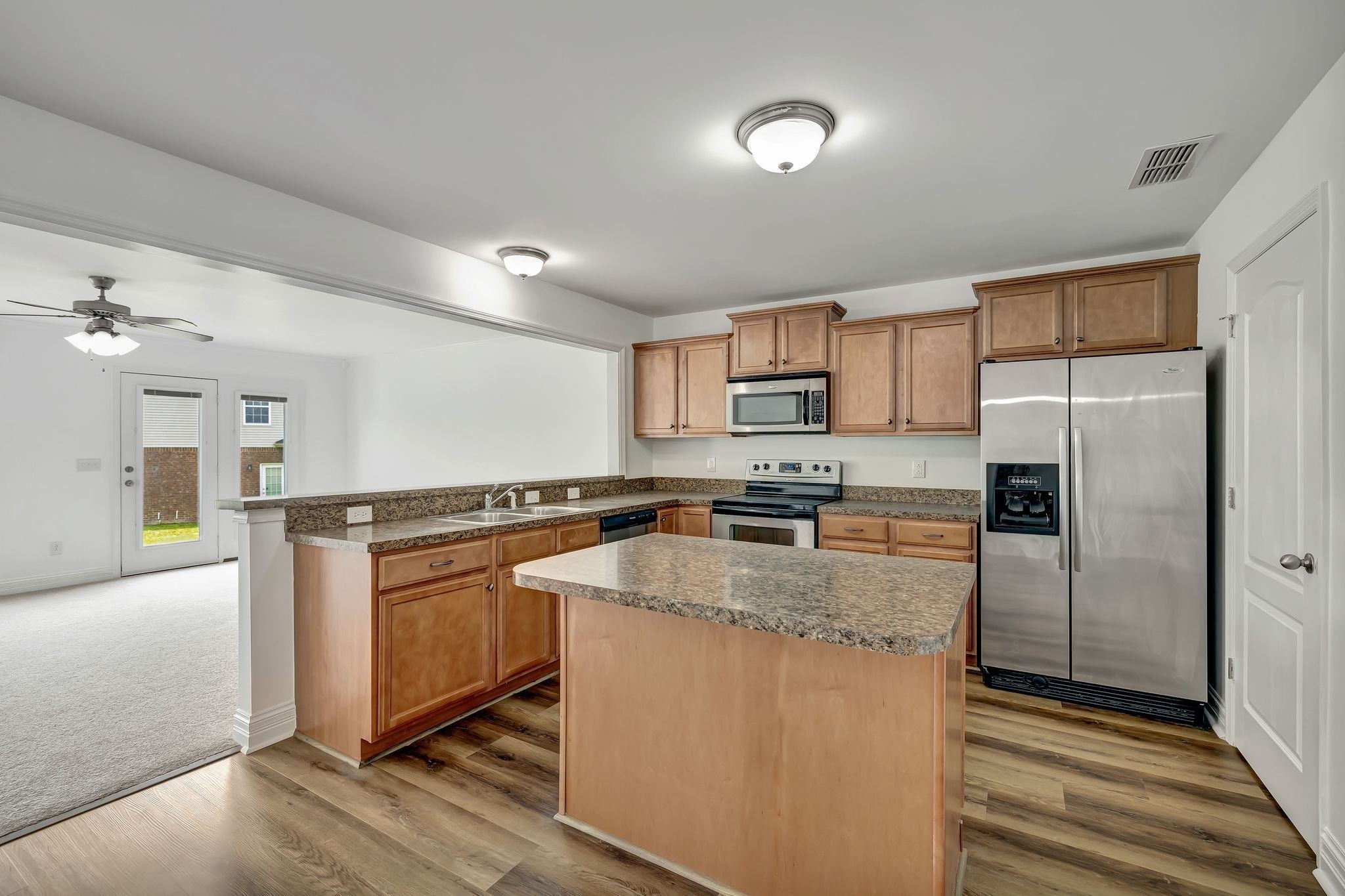 Photo of Listing #3043741