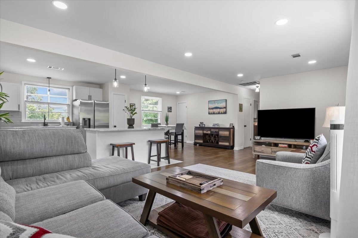 Photo of Listing #3044881