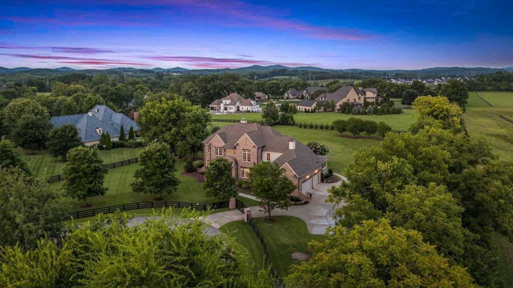 5540 Hawks Landing Dr, Arrington