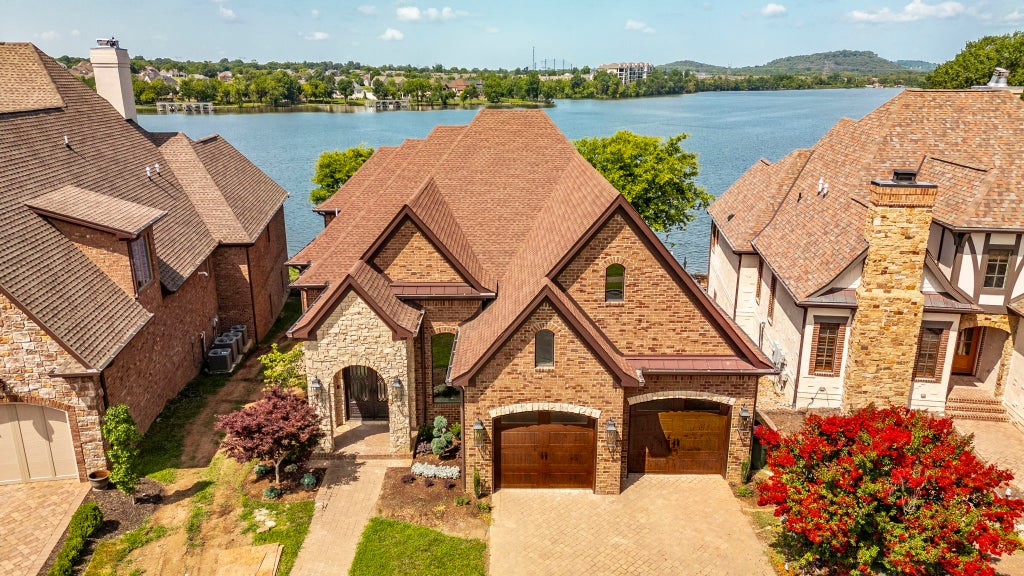 1132 Landing Pvt Ct, Gallatin