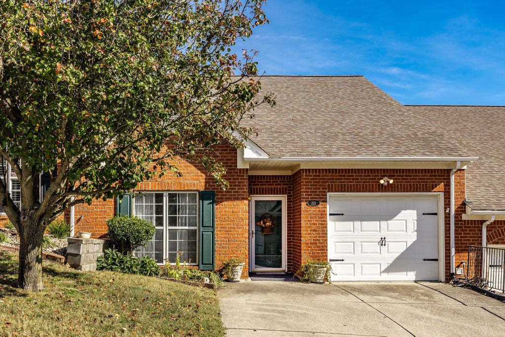 221 Wyndom Ct, Goodlettsville