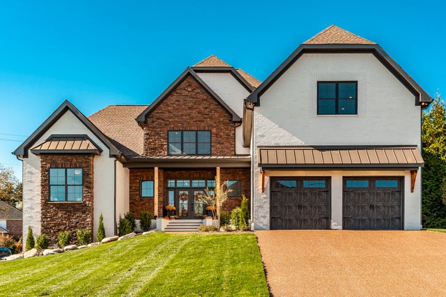 126 Governors Point Blvd, Hendersonville