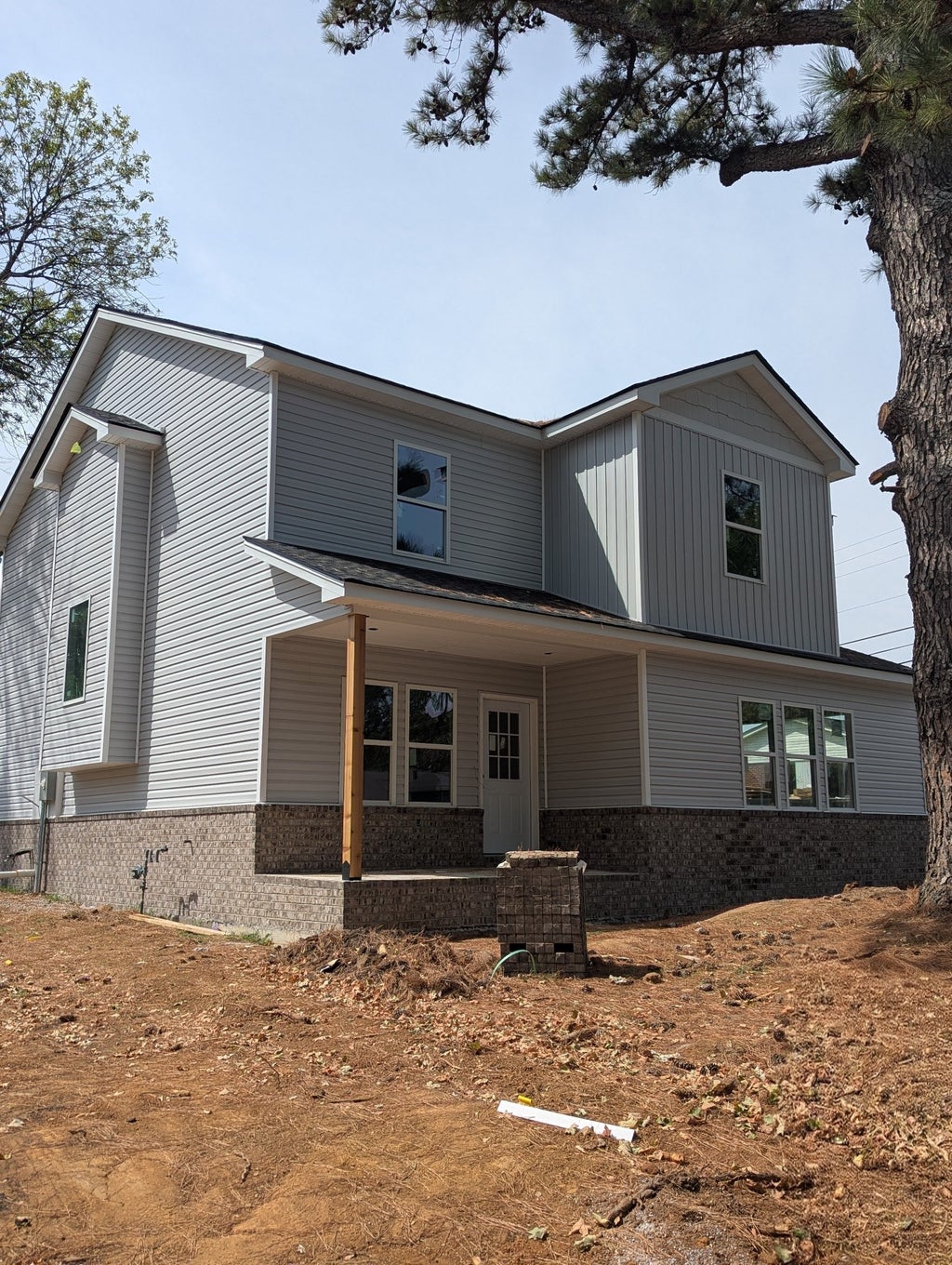 101 Hilltop Dr, Columbia