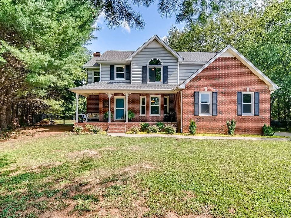 2021 Keenland Dr, Murfreesboro