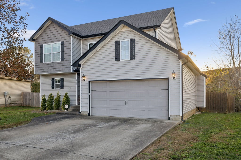 3742 Crisscross Ct, Clarksville