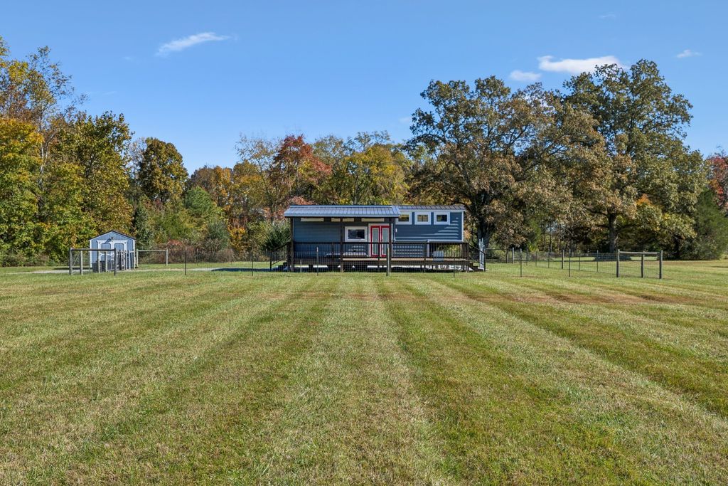 10849 Jim Cummings Hwy, Bradyville