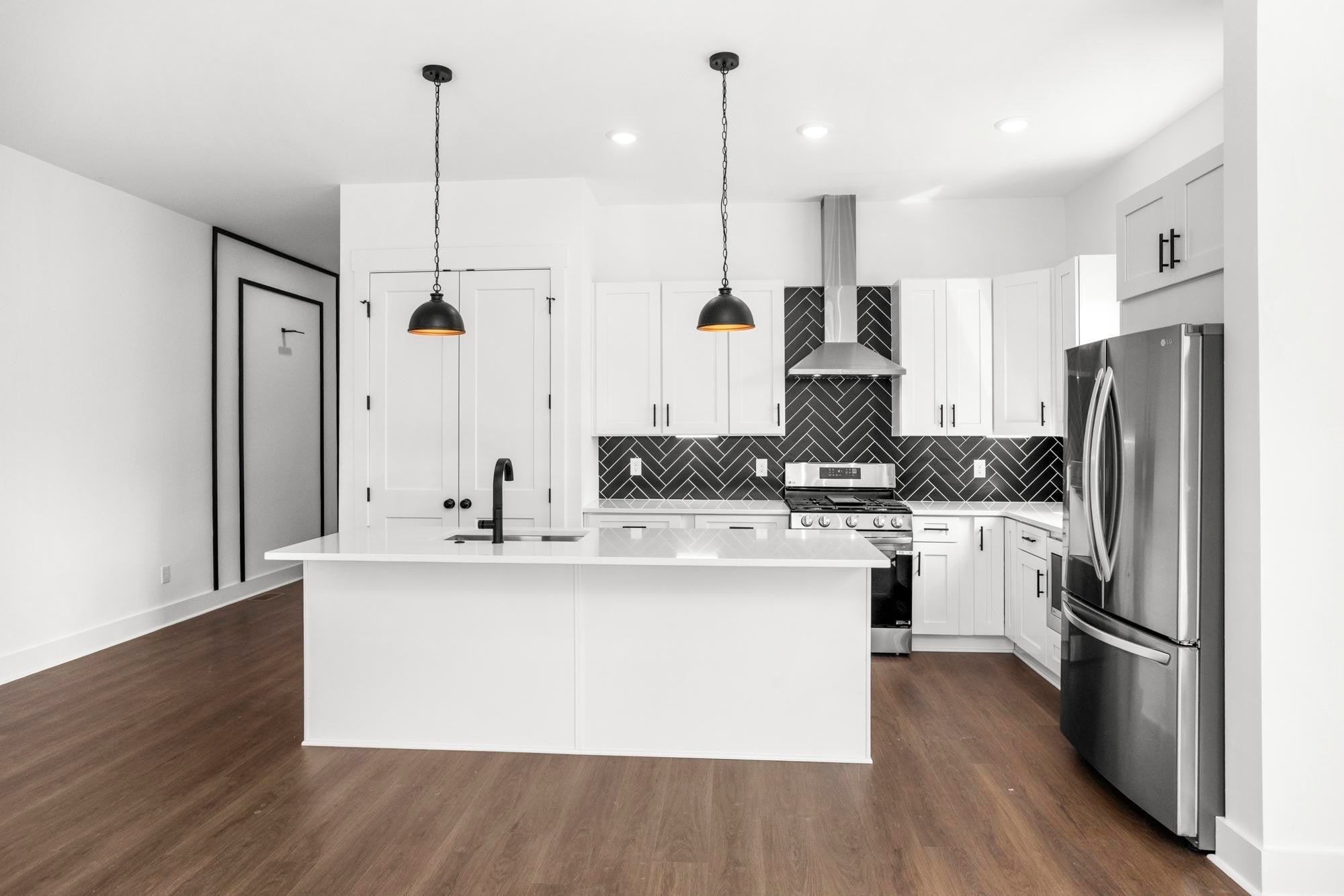 Photo of Listing #3049132