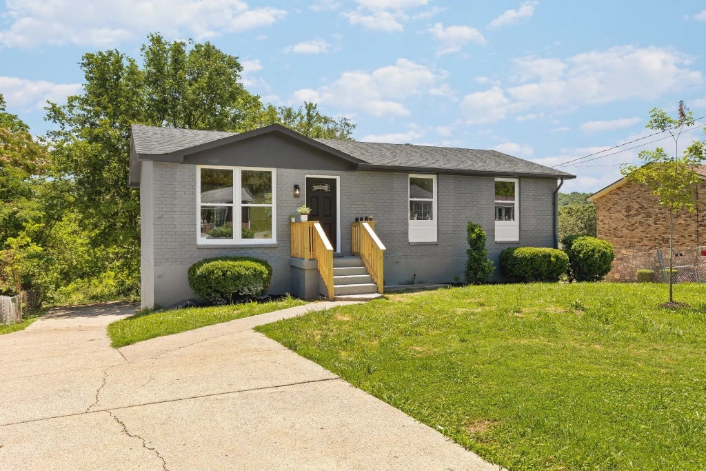 373 Kingview Dr, Nashville