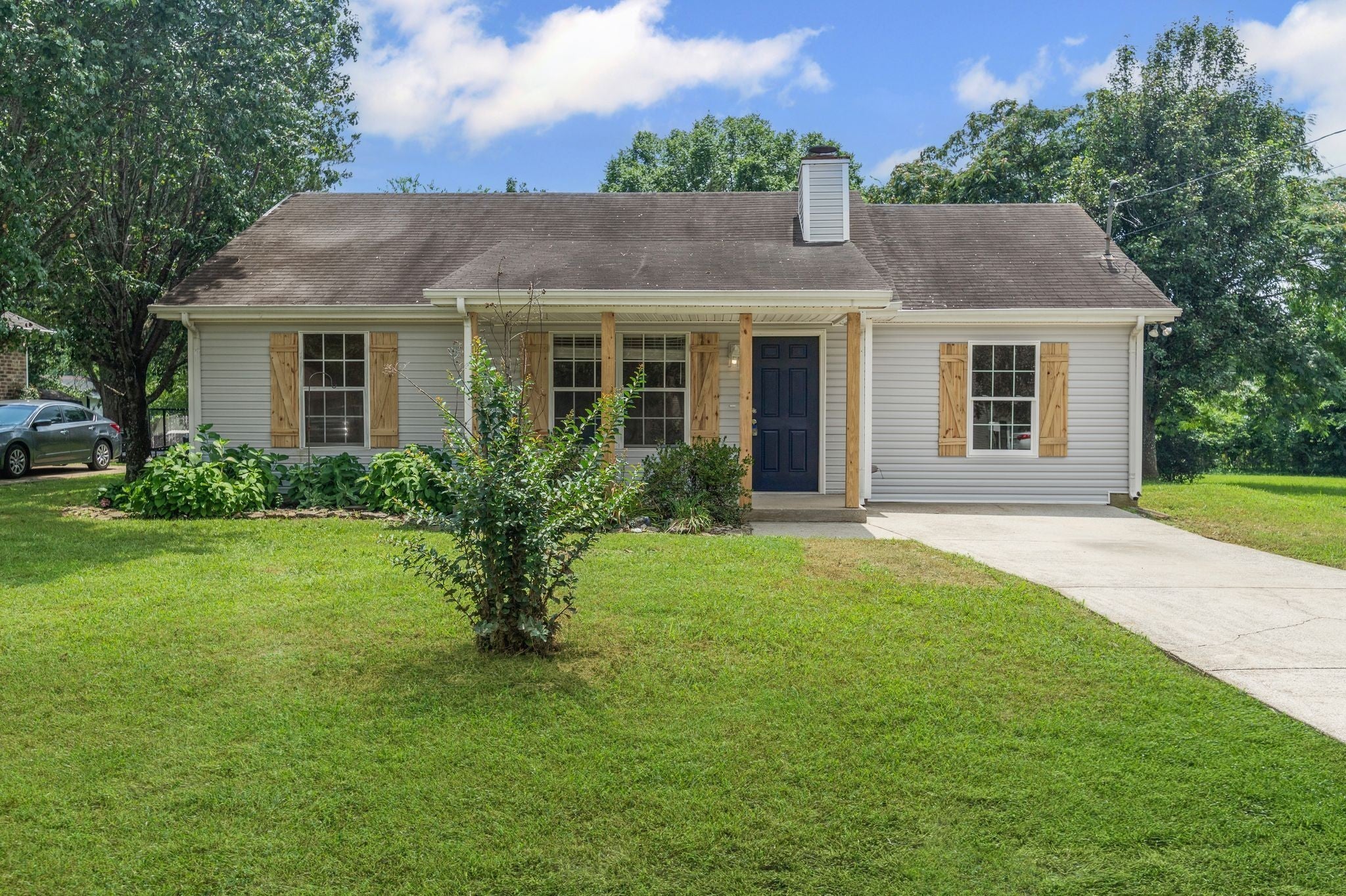 Home for sale in 603 Hollandale Dr La Vergne, TN