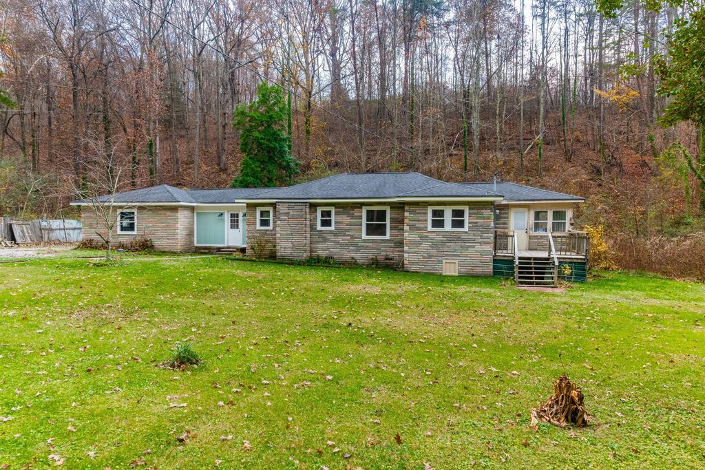 3269 N Hwy 341, Rossville