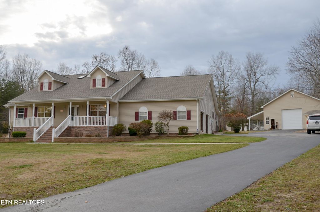 170 Pin Oak Lane, Crossville