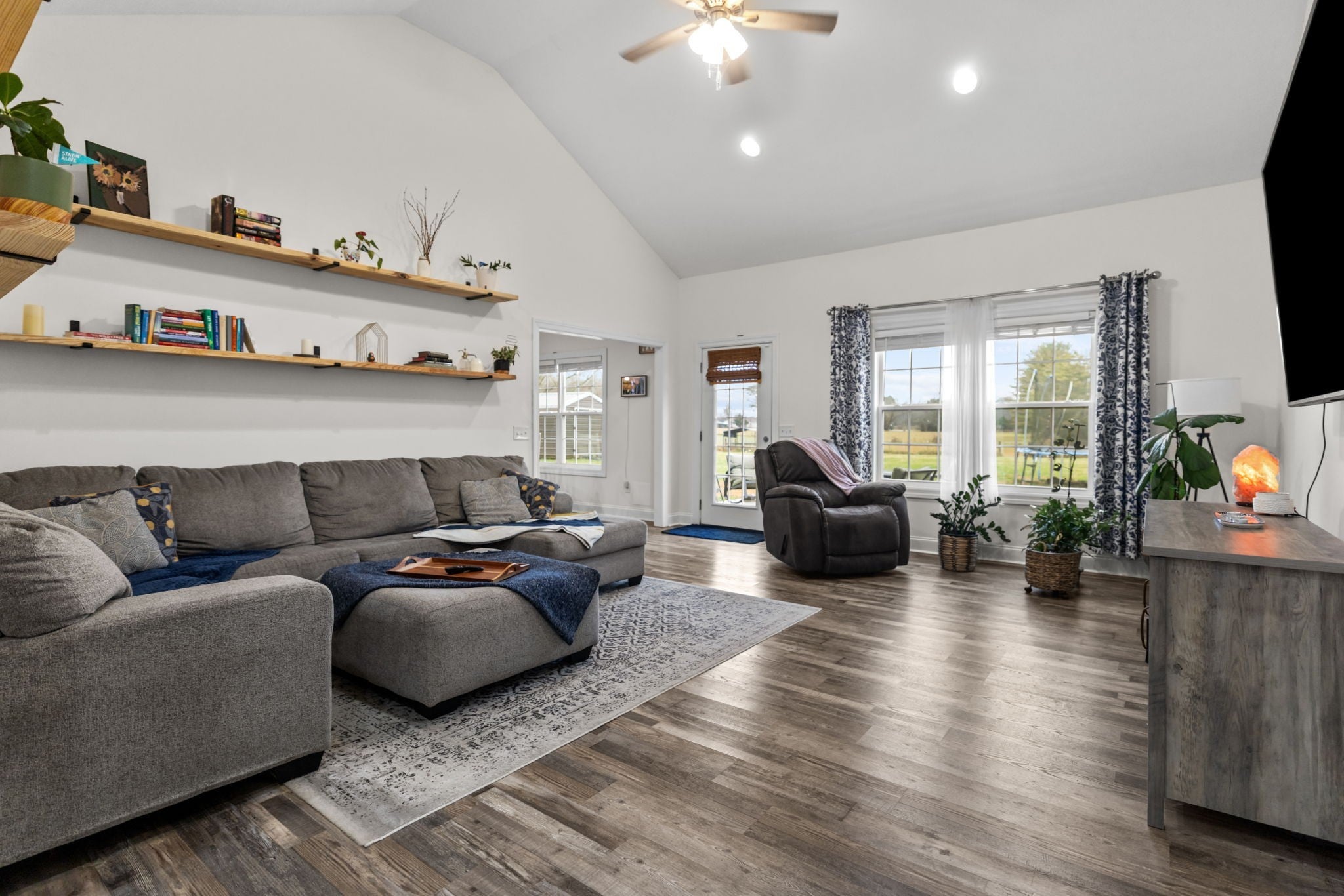 Photo of Listing #3051045