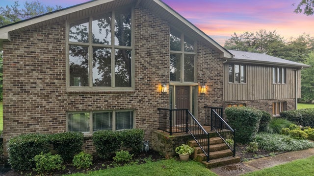 1302 Twin Springs Dr, Brentwood