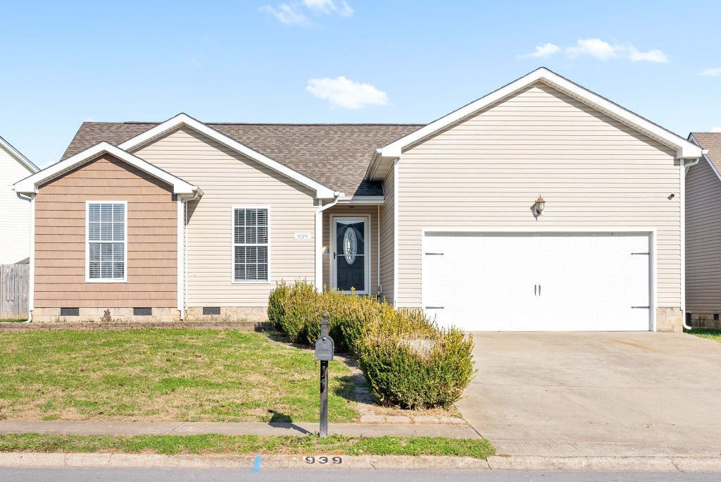 939 Cindy Jo Ct, Clarksville