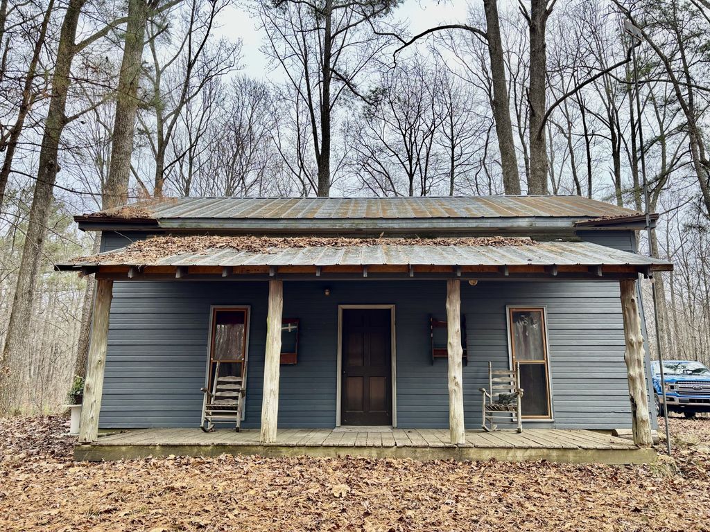 84 Granny Pratt Ln, Belvidere