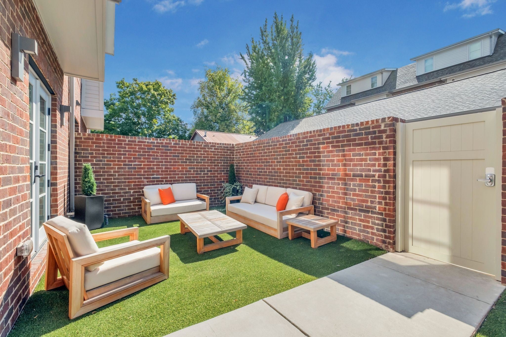 Photo of Listing #3052178