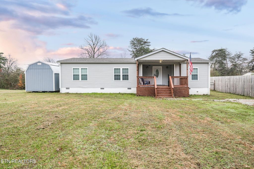 219 N Lowe Rd, Crossville