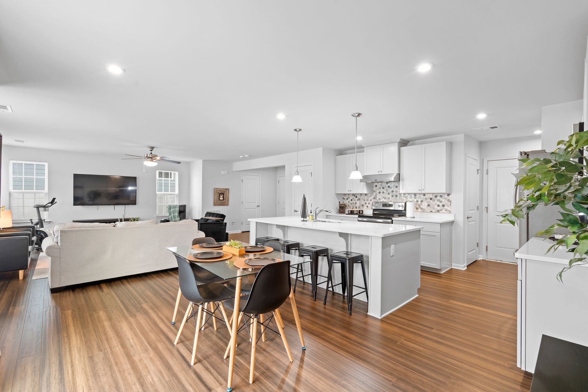 Photo of Listing #3055846