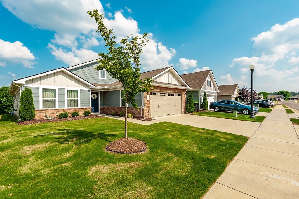 194 Carothers Way, White House