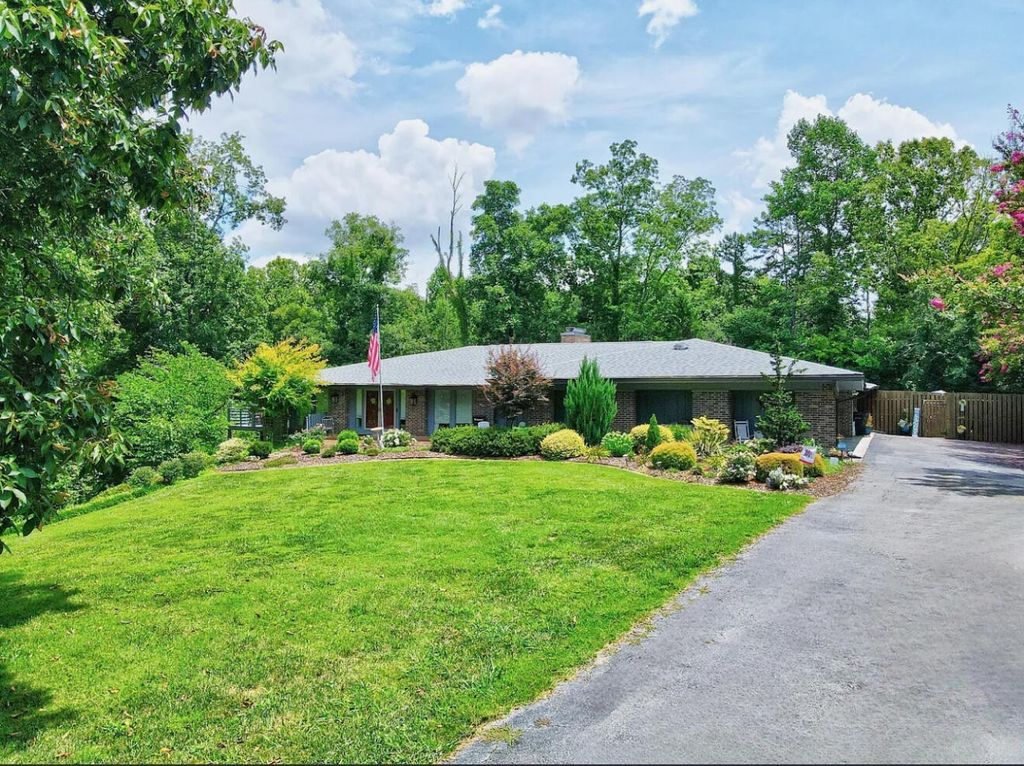 3533 Windsor Circle, Cleveland