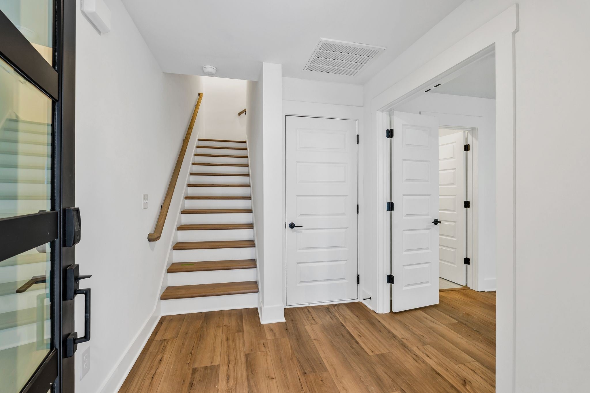 Photo of Listing #3058117