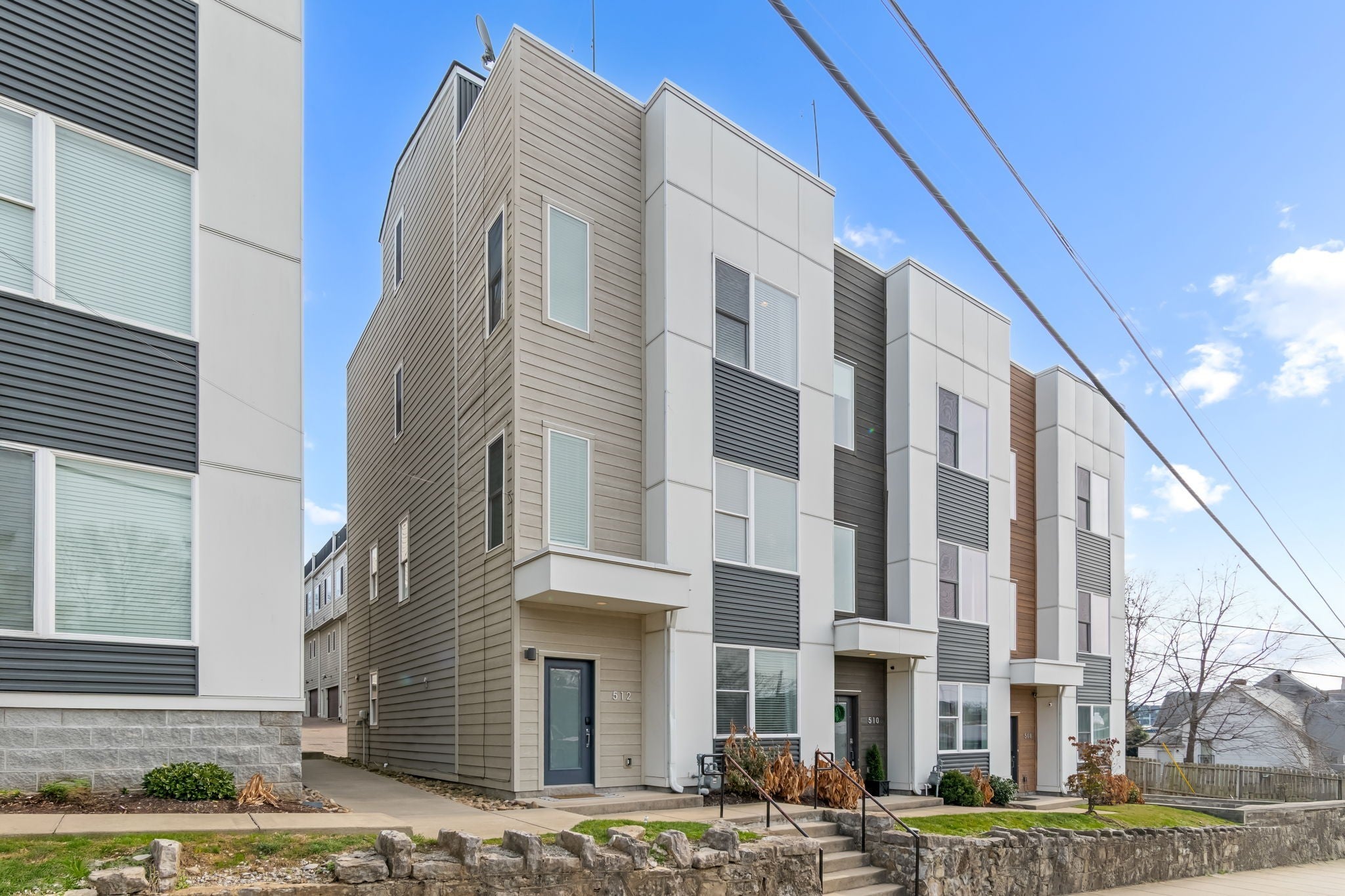 Photo of Listing #3058452