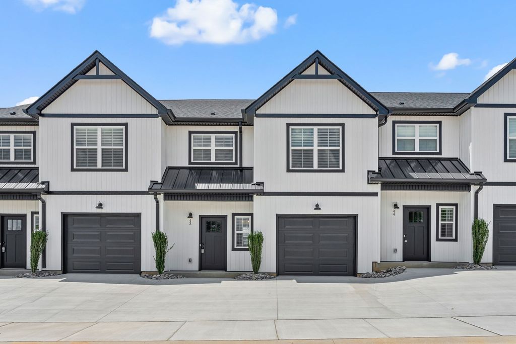166 Sango Dr Bldg 600 #50, Clarksville