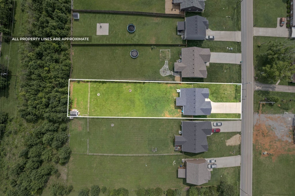 313 Peterson Ln, Clarksville