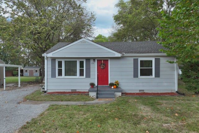 212 Nokes Dr, Hendersonville