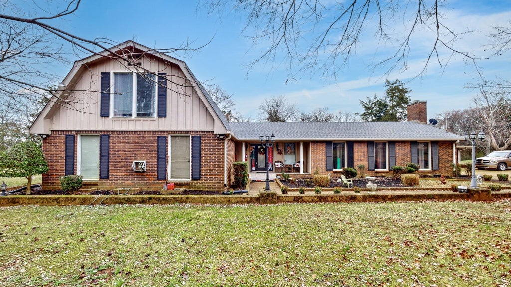 1305 Hill Lakes Ln, Lebanon