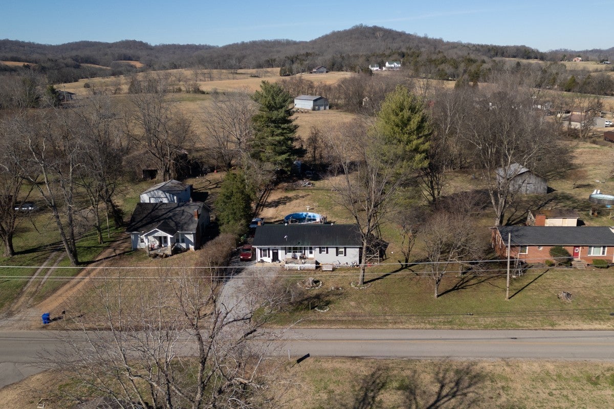 Photo for MLS 3059899 in 417 Old Highway 31 E Bethpage, TN - 37022