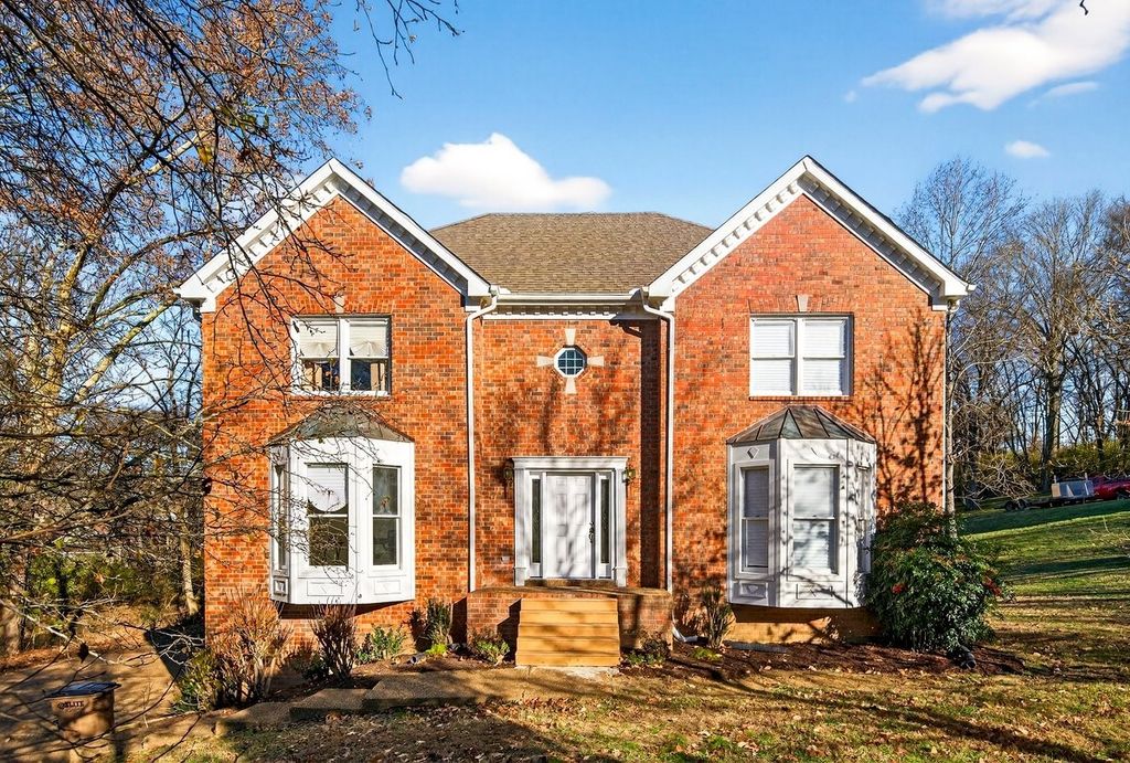 486 Sunnybrook Dr, Brentwood