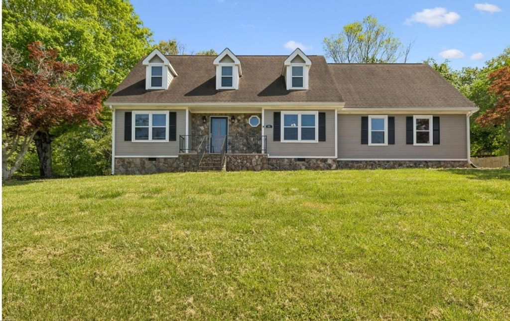 621 Lee Dr, Ringgold