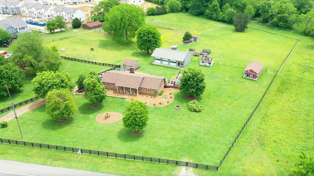 2348 Nashville Hwy, Columbia
