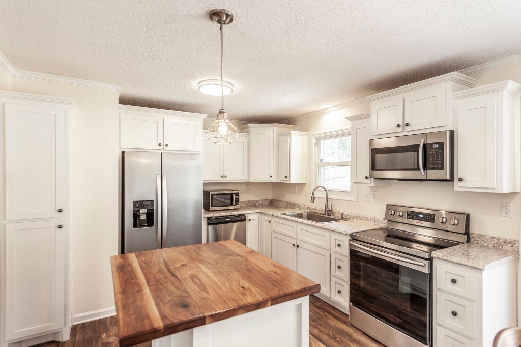 1711 Woodside Dr, Springfield