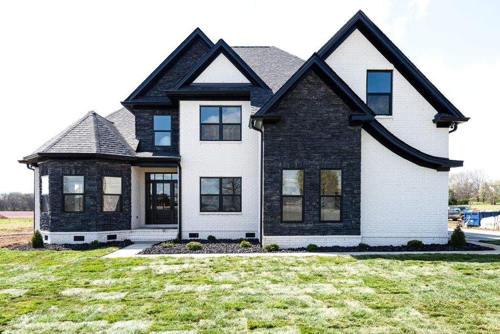 197 Creekside Dr, Lewisburg