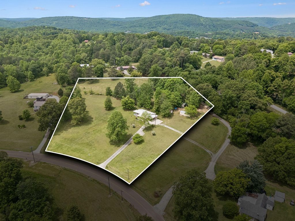 1484 Blythe Ferry Road, Dayton