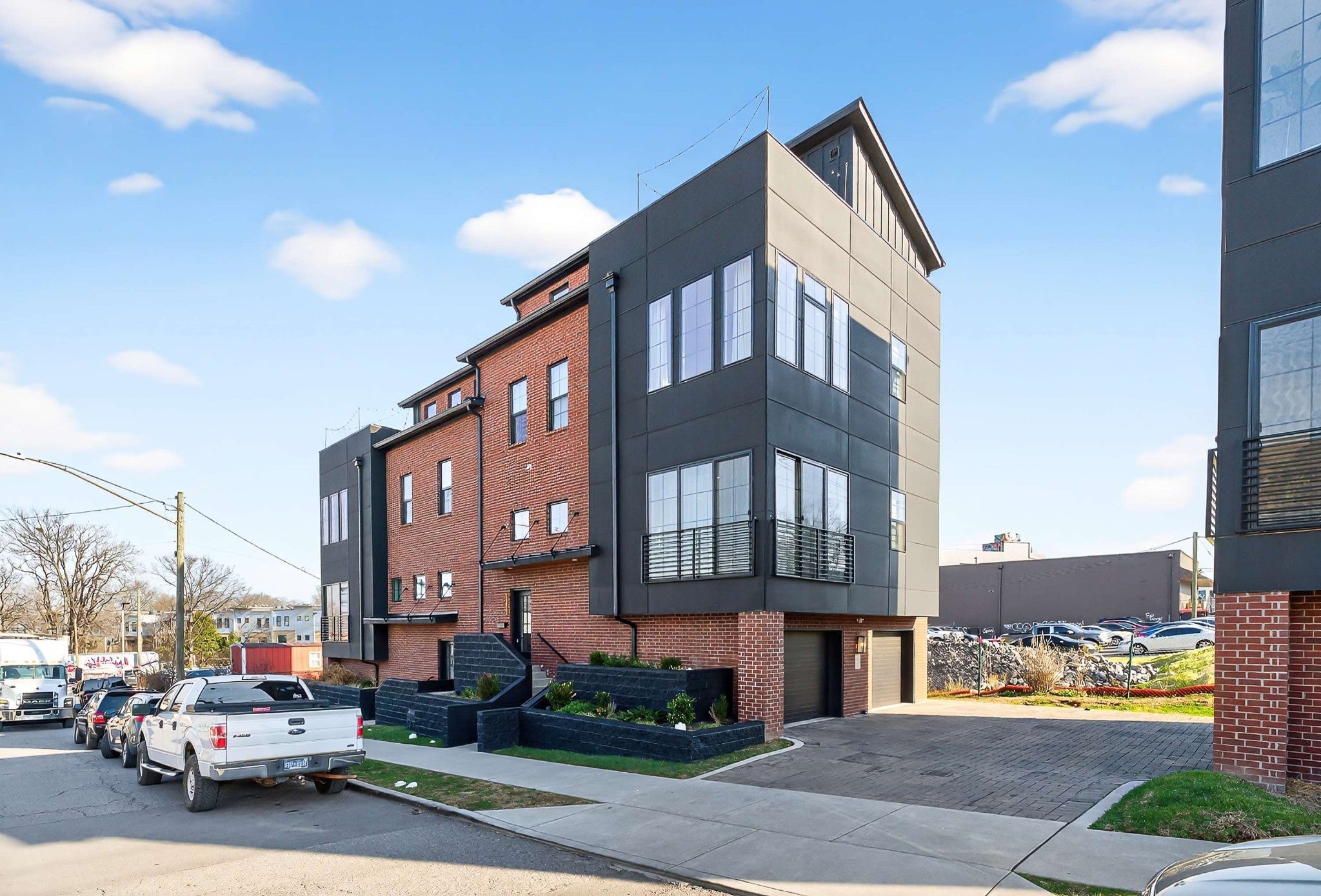 Photo of Listing #3073119