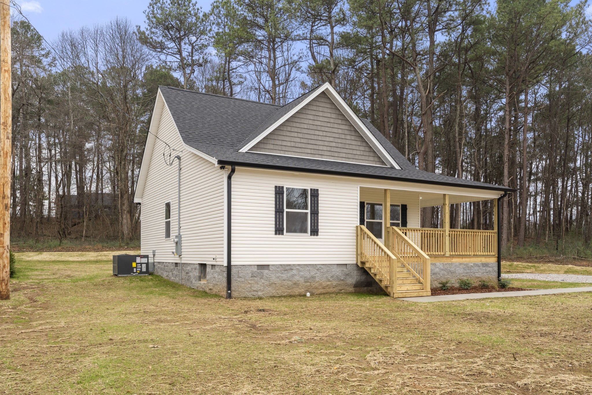 Photo for MLS 3073563 in 895 Long St W Mc Ewen, TN - 37101